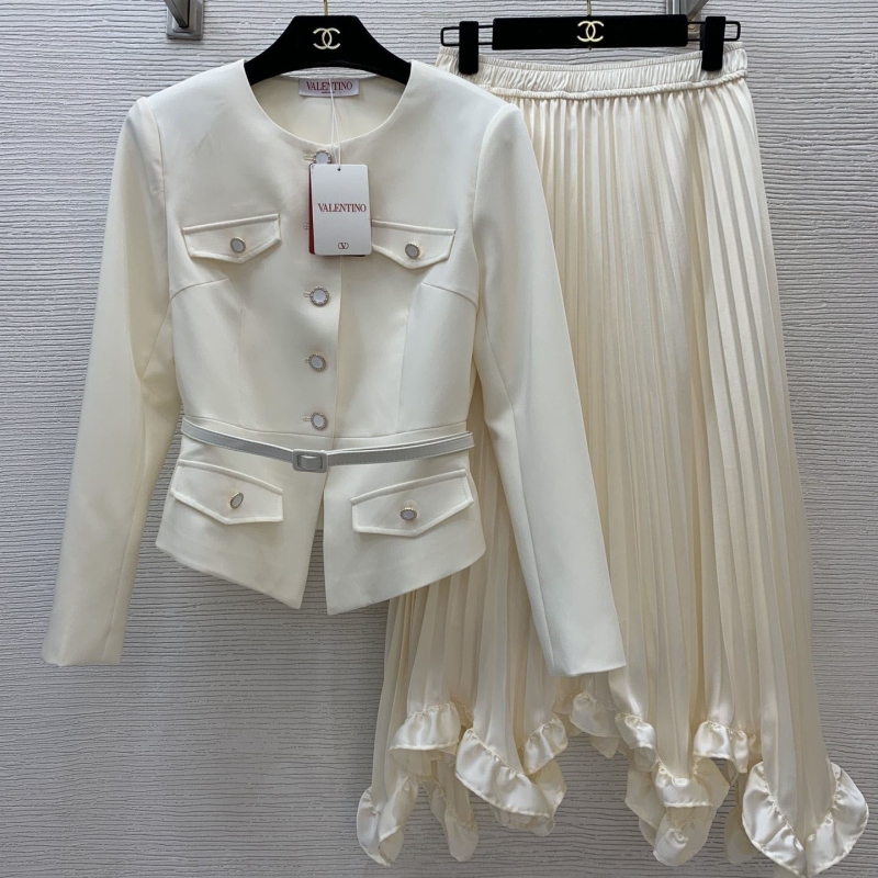 Valentino sets